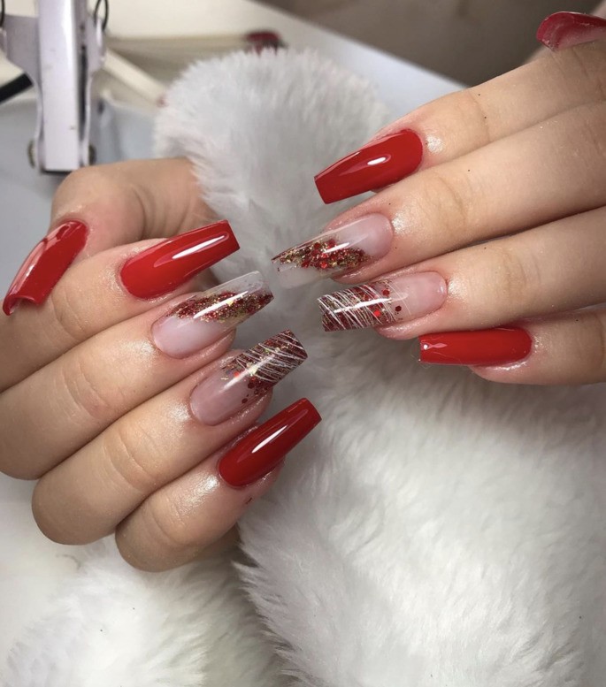 unhas em gel vermelhas encapsuladas