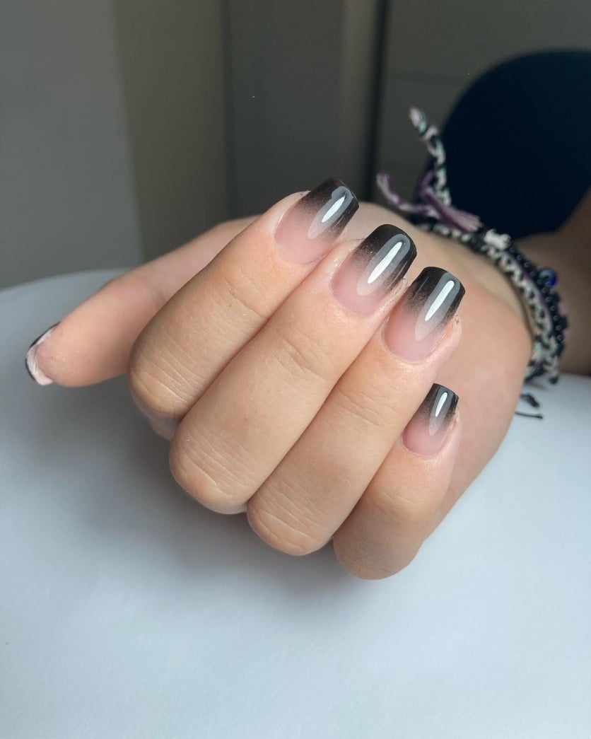 inspiração unhas pretas decoradas simples
