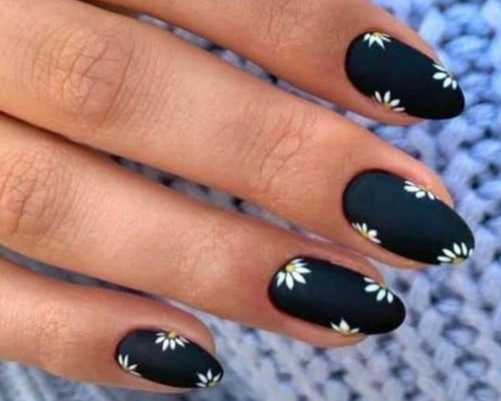 quanto custa fazer unhas pretas decoradas