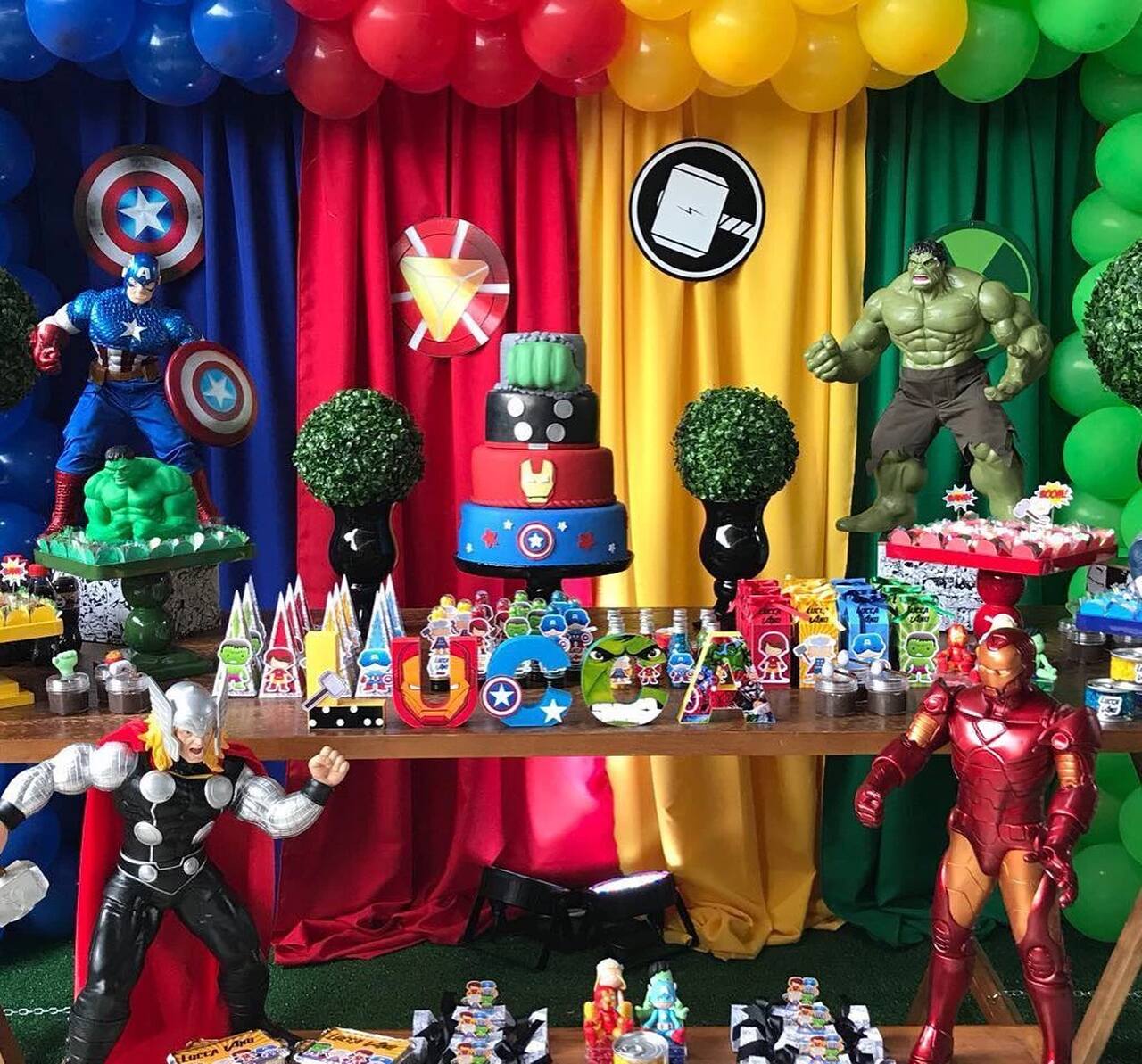 decoração vingadores para menina