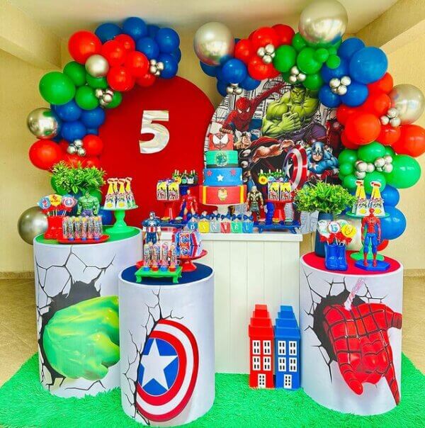 decoração vingadores simples e barata