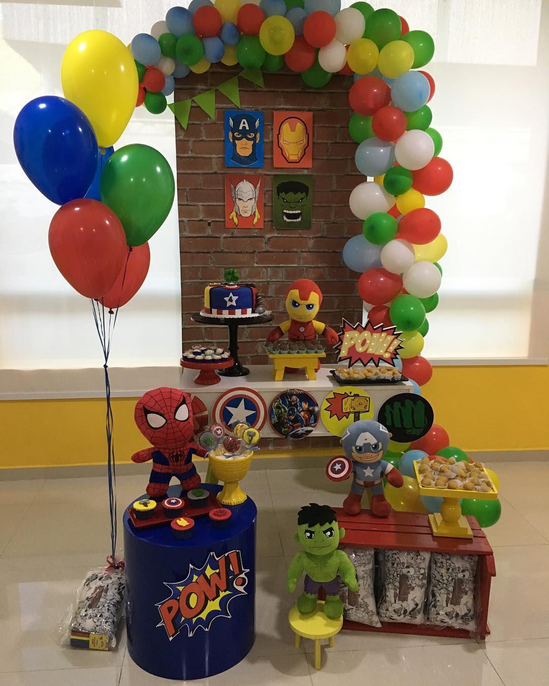 decoração vingadores painel