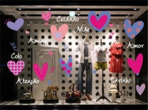 5 Ideias de Frases Impactantes para Adesivos de Vitrine no Dia das Mães