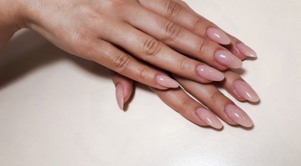 unhas delicadas com francesinha