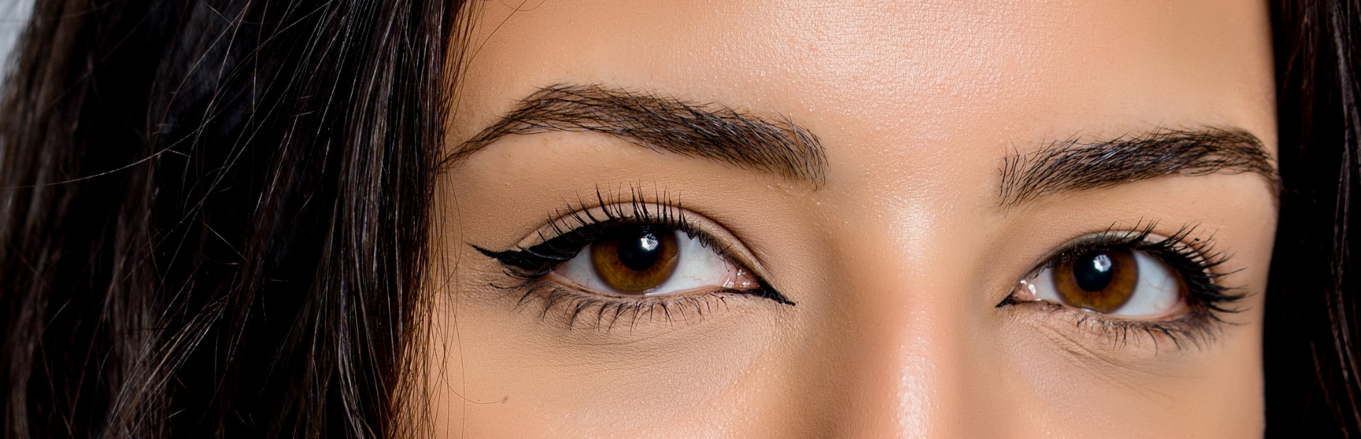 Como Fazer Delineado Gatinho em Olhos Pequenos