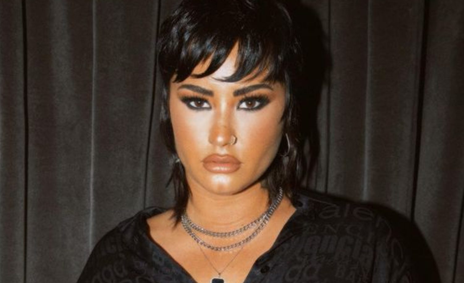 Demi Lovato cabelo curto e saúde mental