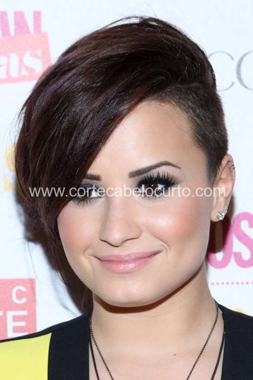 Demi Lovato cabelo curto 2021