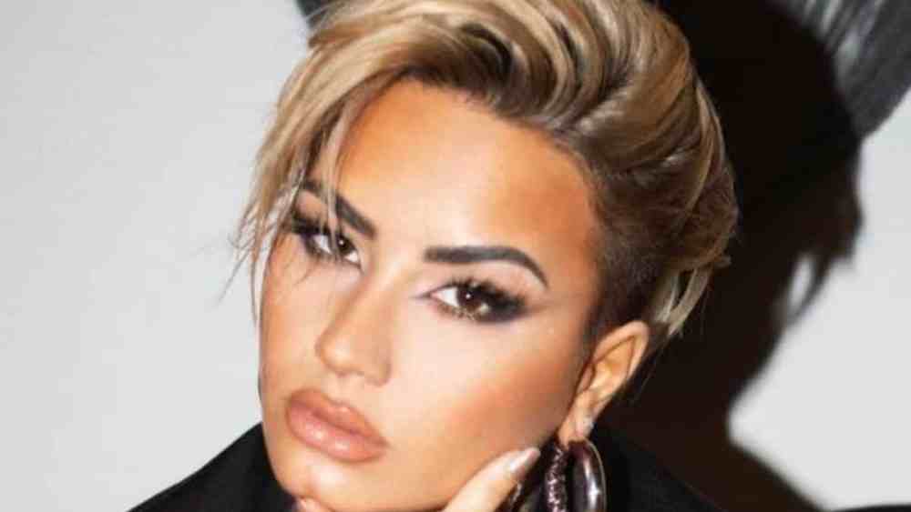 Demi Lovato undercut