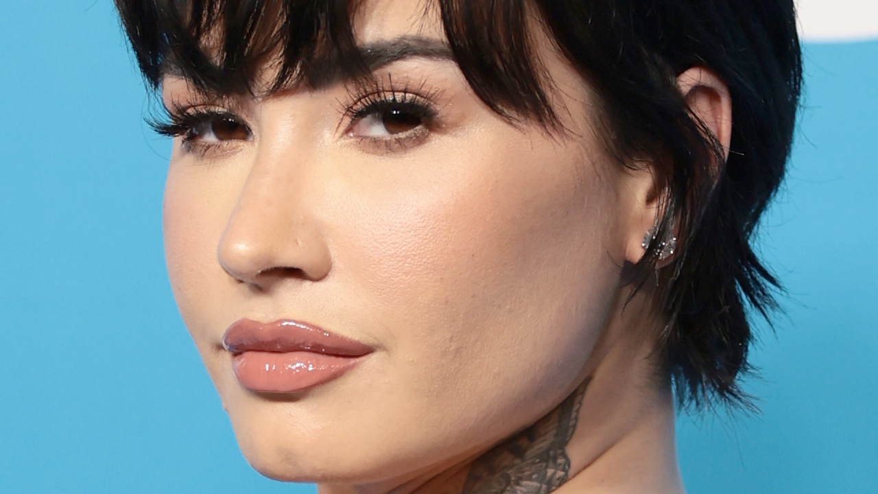 Demi Lovato cabelo curto liberdade