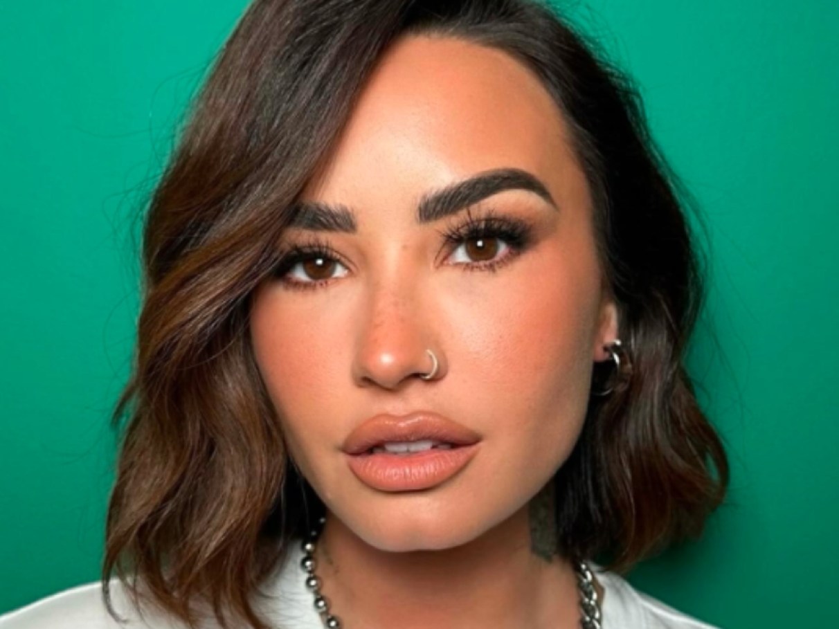 Demi Lovato pixie cut