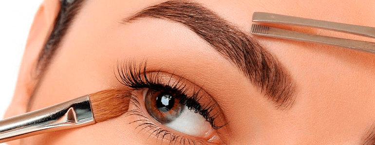 Designer de Sobrancelhas: Como se Tornar um Profissional de Sucesso e Quais Cursos Fazer