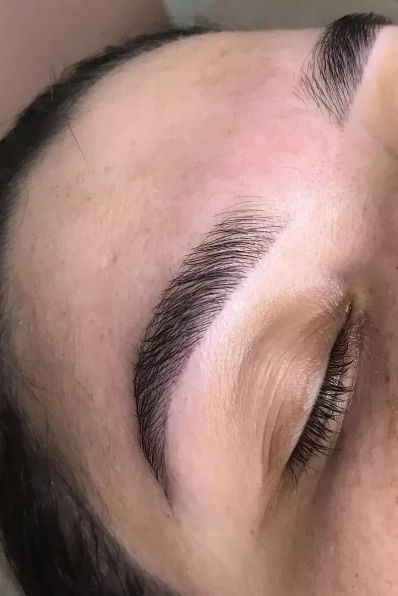 Design de Sobrancelhas em Casa: O Passo a Passo Essencial para Iniciantes