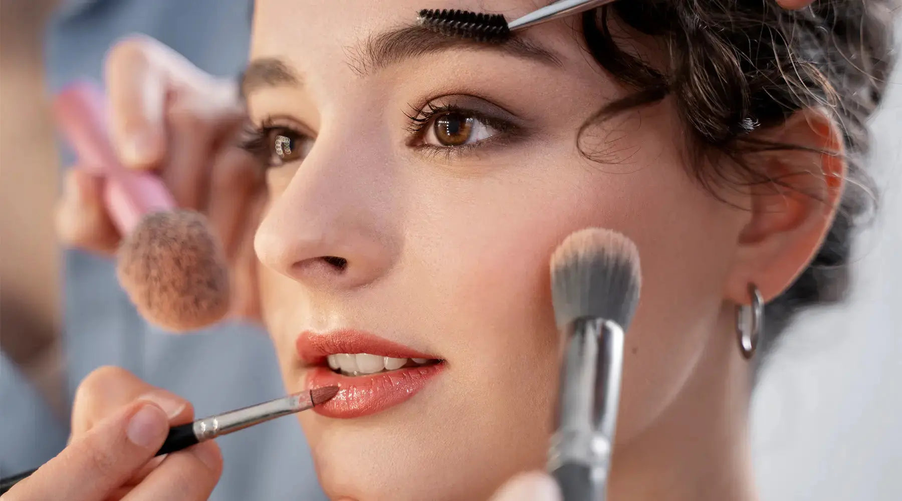 produtos essenciais para kit de maquiagem