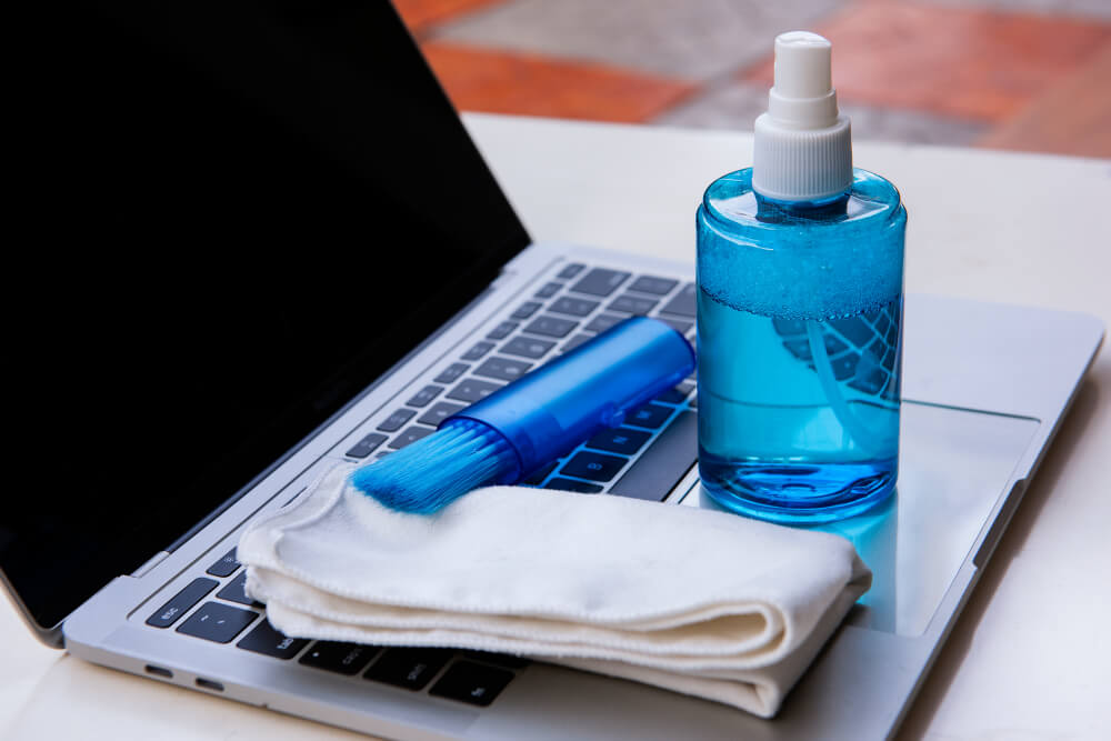 dicas para limpar a tela do notebook sem riscar