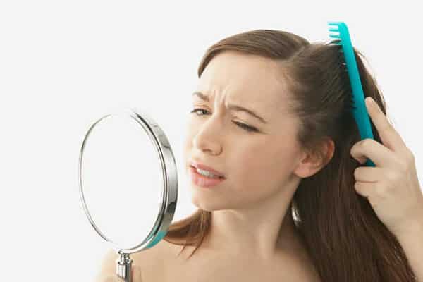 dor no couro cabeludo e queda de cabelo