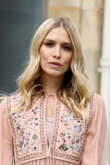 5 ideias de títulos:
1. Double Long Bob: O Guia Completo do Corte Que Está Dominando as Tendências
2. Renove Seu Visual: Descubra as Vantagens e Estilos do Double Long Bob
3. Do Clássico ao Moderno: Como o Double Long Bob Transforma Seu Cabelo
4. Double Long Bob: O Corte Perfeito Para Quem Busca Versatilidade e Praticidade
5. Mitos e Verdades Sobre o Double Long Bob: Tudo o Que Você Precisa Saber