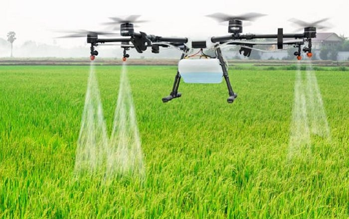 Comparativo: Drones agrícolas vs. pulverizadores tradicionais