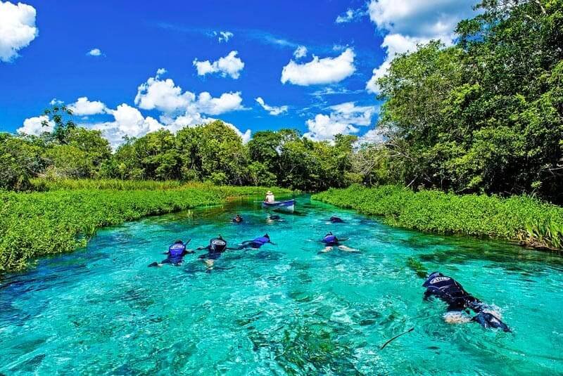 paraísos de águas cristalinas Brasil