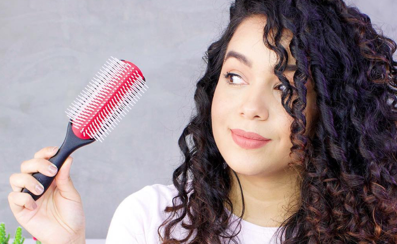 Tangle Teezer vs. Escova Polvo: Qual a Melhor para Desembaraçar Cabelos Molhados?