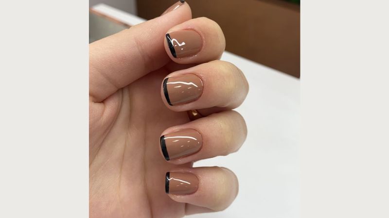 Unhas curtas com tons pastel