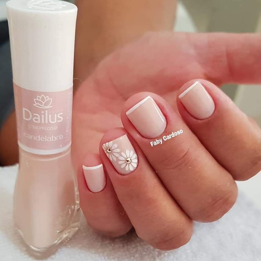 Unhas curtas decoradas