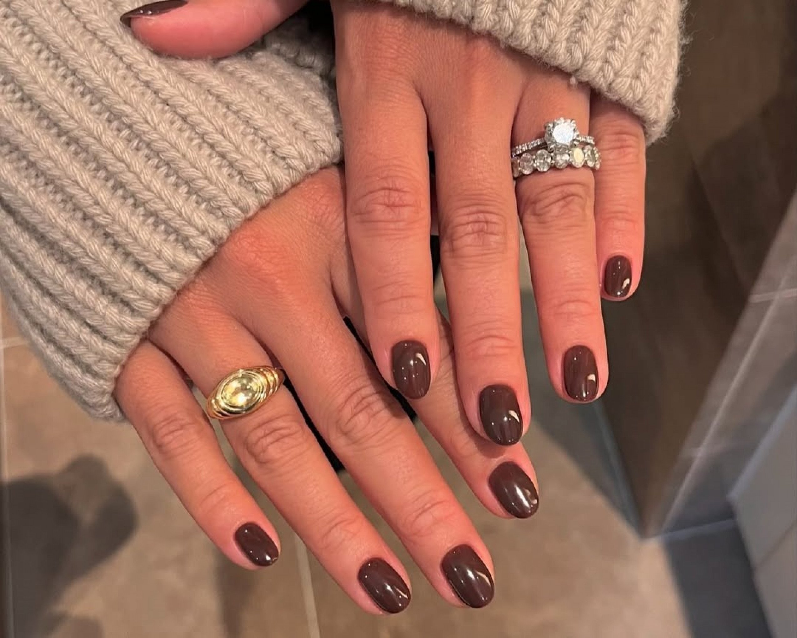 Unhas curtas com glitter