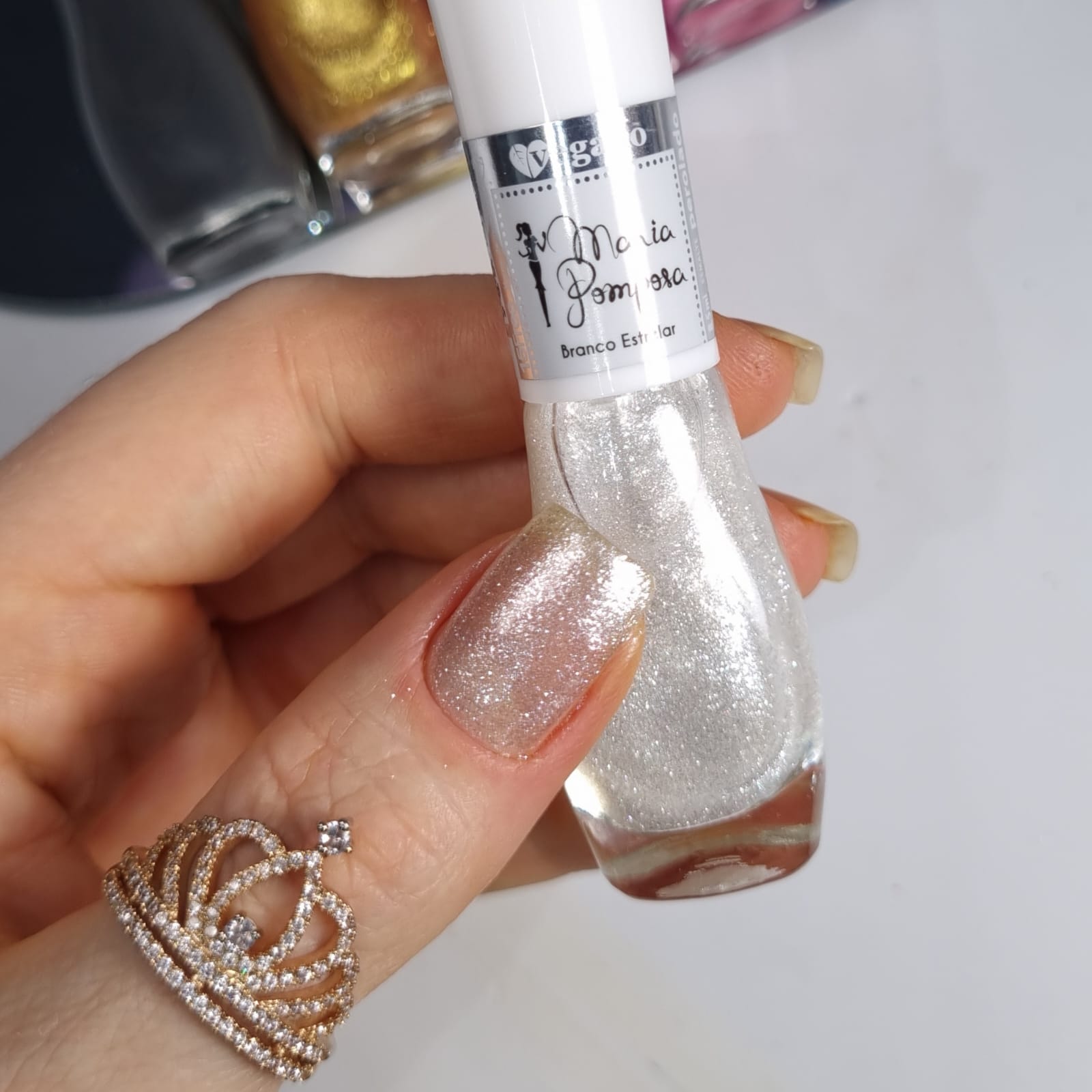 Esmaltes brancos hipoalergênicos: Opções para peles sensíveis