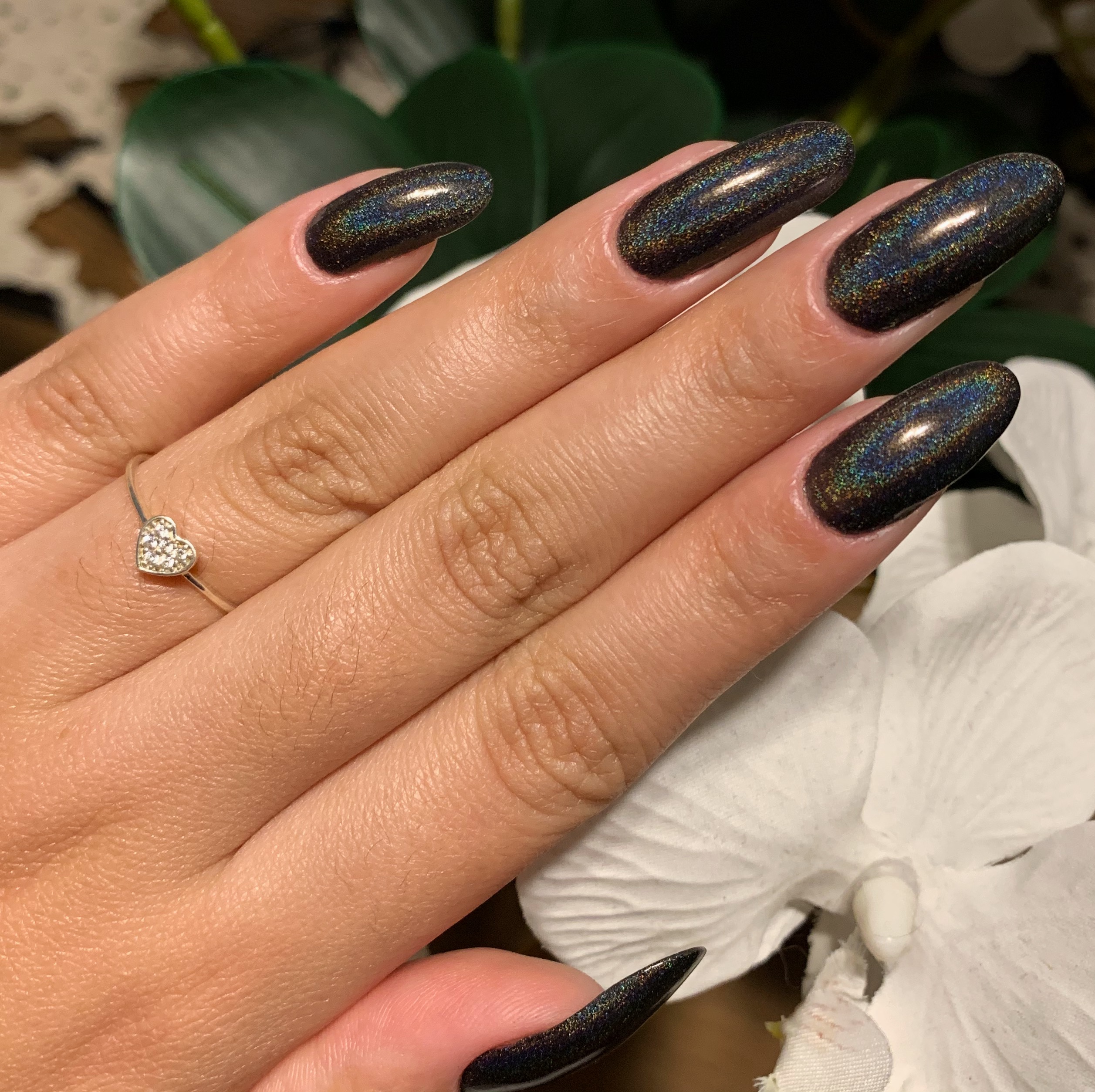 Guia Completo: Como Escolher o Esmalte Holográfico Perfeito para Você