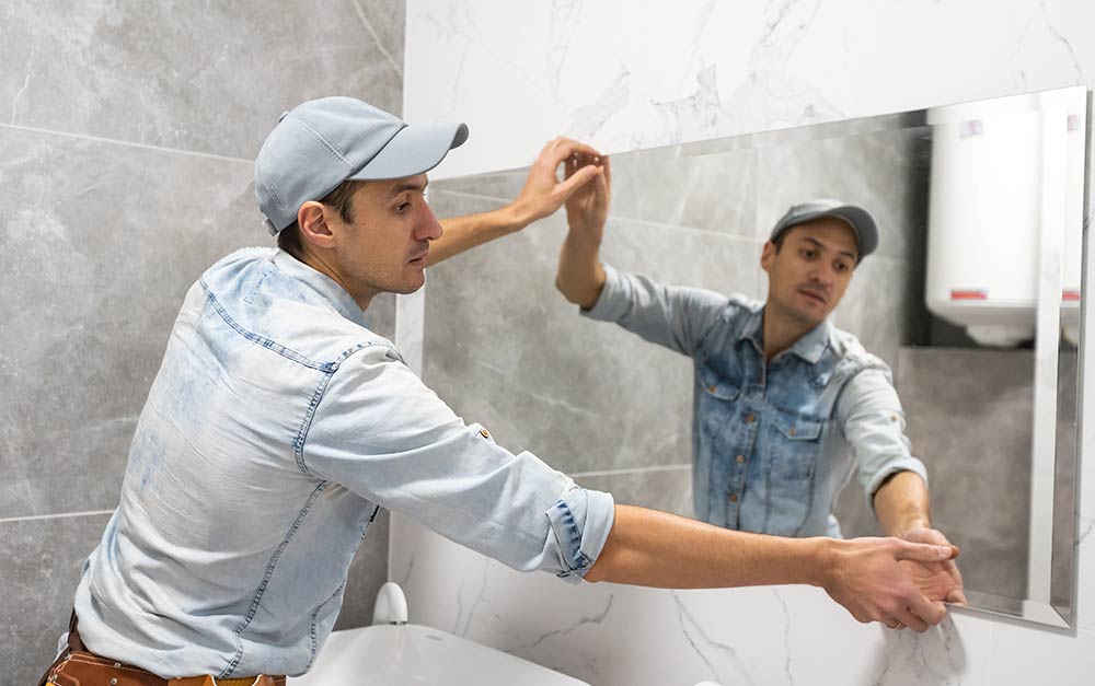 Fita Dupla Face vs. Silicone: Qual o Melhor para Fixar Seu Espelho?