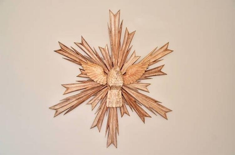 erros comuns ao decorar parede com espírito santo