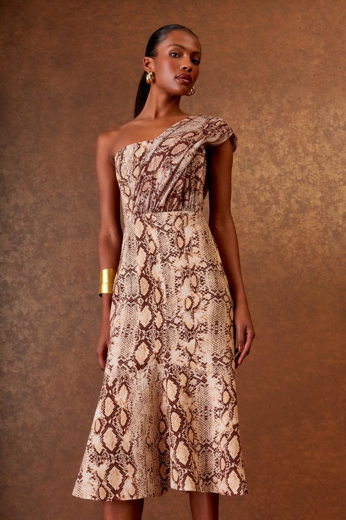 Guia completo: Combinando a estampa de cobra com outras peças