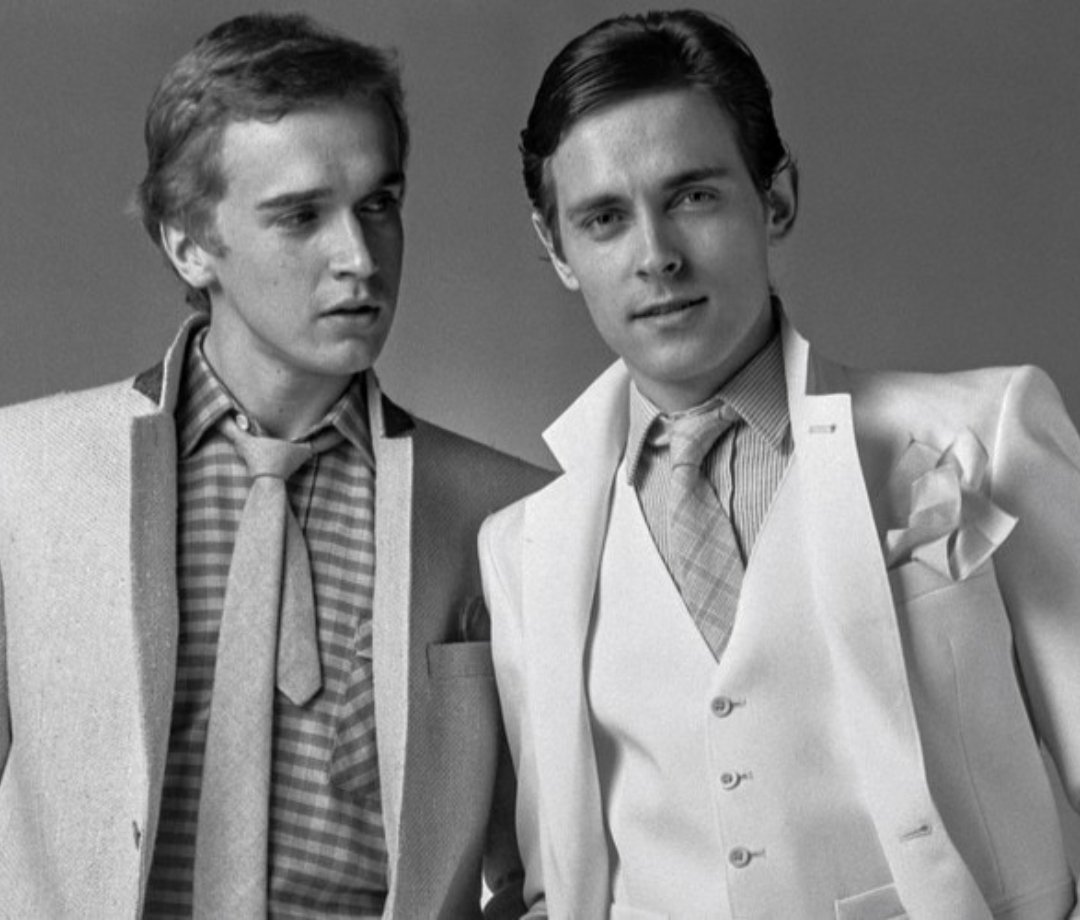 Guia Completo: Peças Chave do Estilo Anos 70 Masculino e Feminino