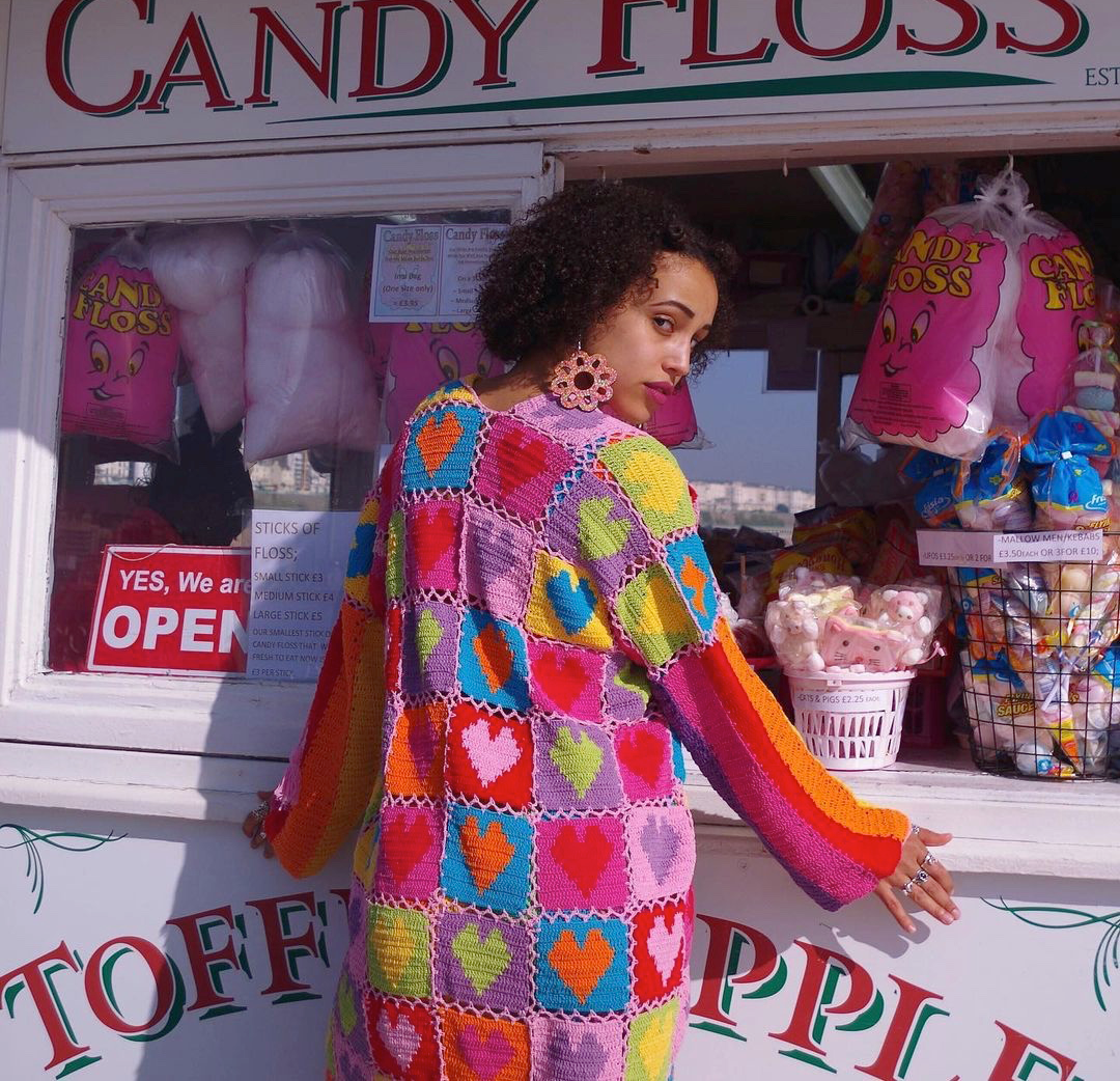 roupa colorida infantil