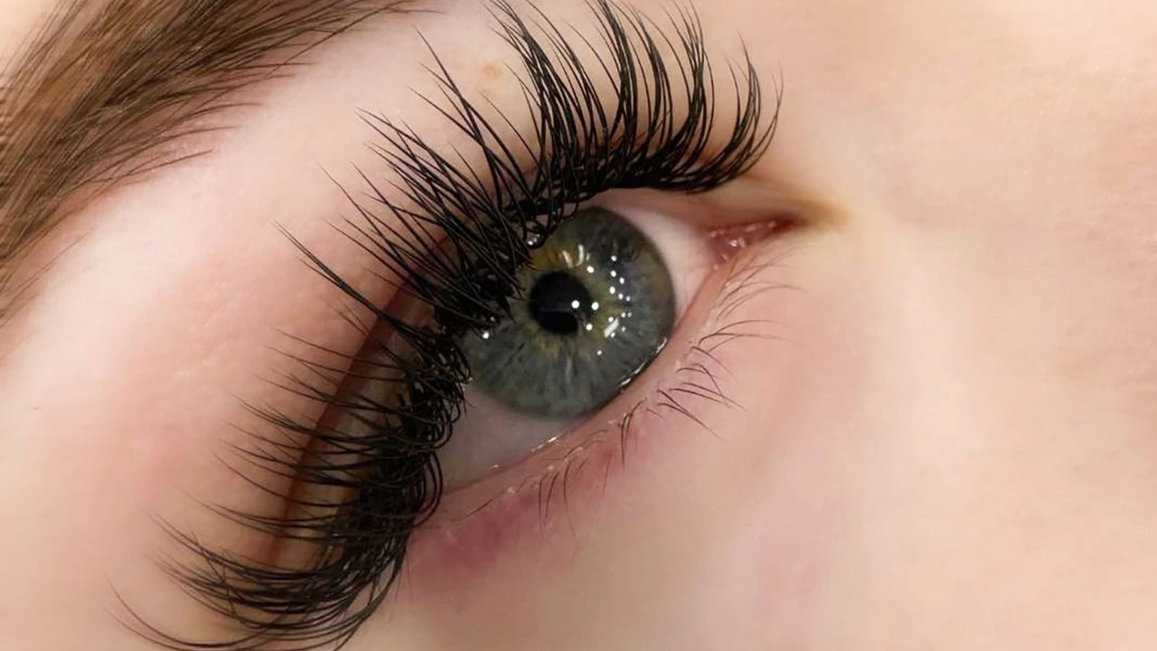 1. Volume Brasileiro vs. Volume Russo: Qual a Melhor Técnica para Você?
2. Guia Completo: Como Cuidar das Suas Extensões de Cílios Volume Brasileiro
3. Os Benefícios Surpreendentes da Extensão de Cílios Volume Brasileiro
4. Volume Brasileiro: O Procedimento Detalhado e o Que Esperar
5. Mitos e Verdades sobre a Extensão de Cílios Volume Brasileiro