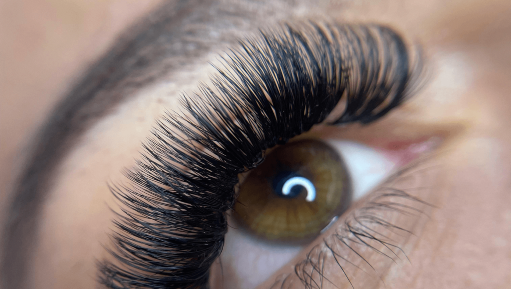 extensão de cílios volume brasileiro