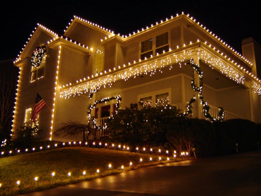 fachada de natal com renas luminosas