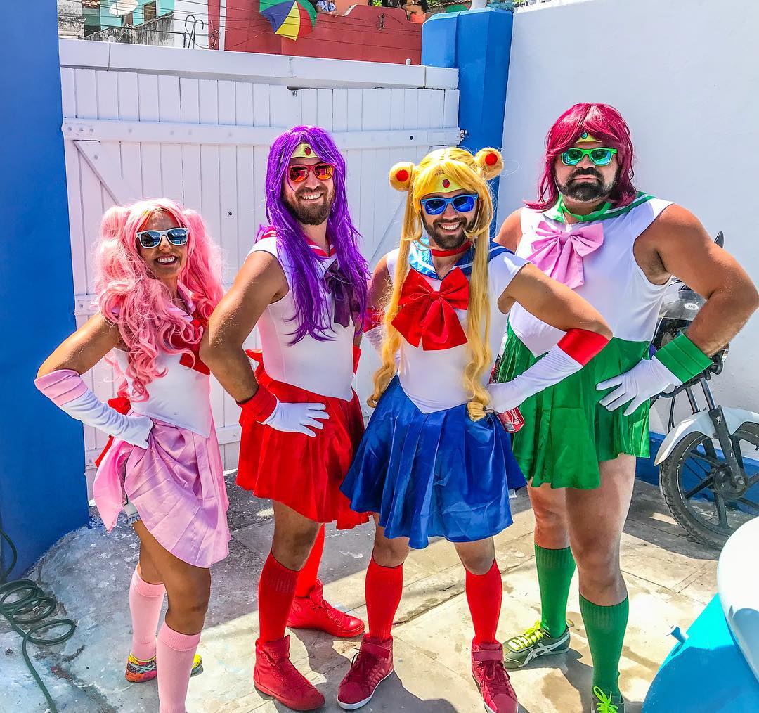Fantasias de Carnaval 2026: Tendências Pop e Nostalgia para Arrasar