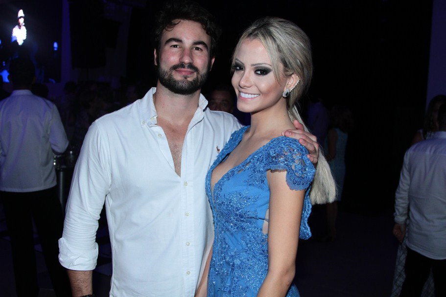 1. A Jornada de Fê Sena: Da Compulsão Alimentar à Nova Estética
2. Fê Sena: O Que Dizem os Especialistas Sobre Sua Mudança Corporal?
3. Além da Magreza: A Carreira de Mentoria de Fê Sena
4. Fê Sena e a Discussão Sobre Padrões de Beleza na Internet
5. Neymar e Fê Sena: Relembrando o Antigo Affair e a Vida Atual da Influenciadora