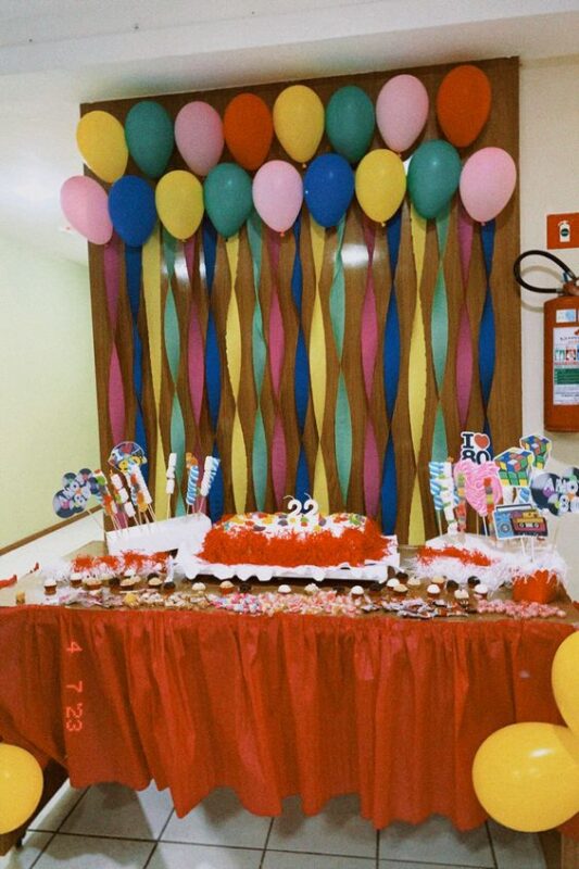 decoração festa anos 90 barata