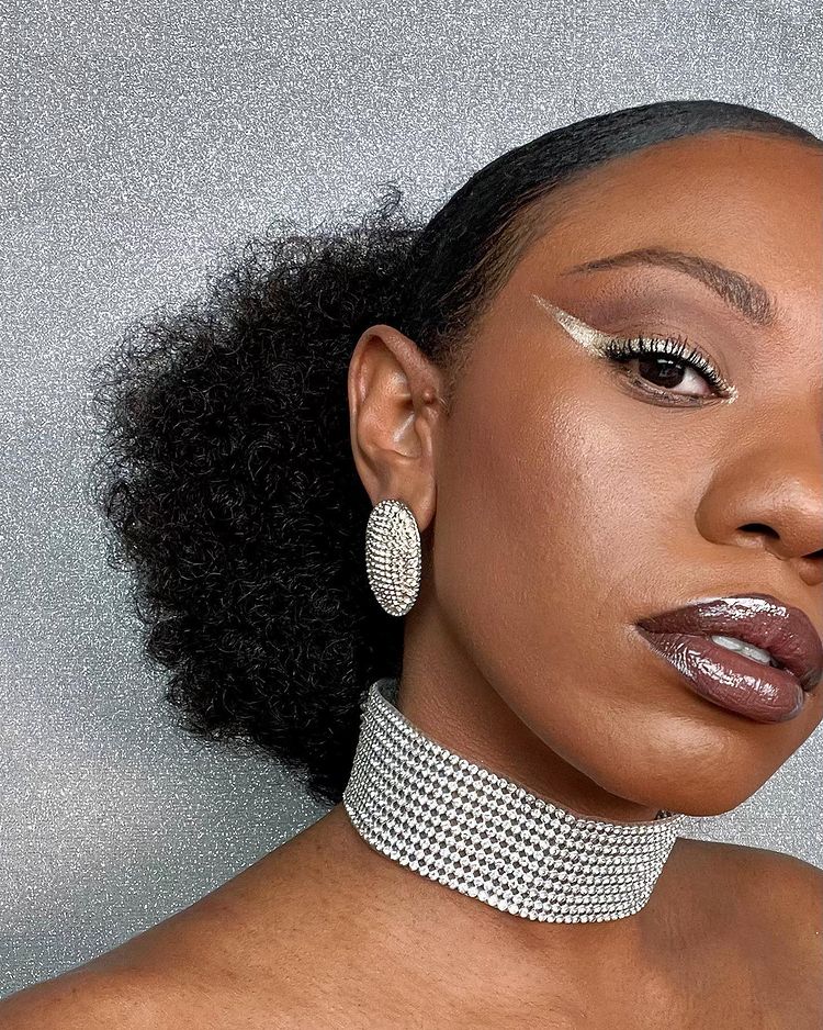 Pó Translúcido vs. Pó Compacto: Qual o Melhor para o Seu Tipo de Pele?