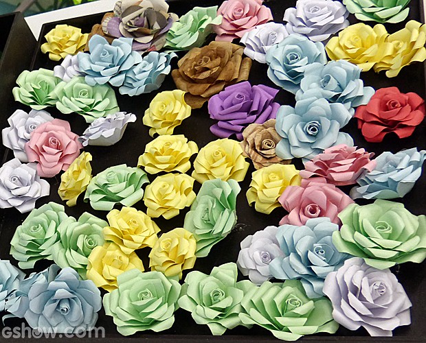 como fazer florzinhas de papel crepom para decorar