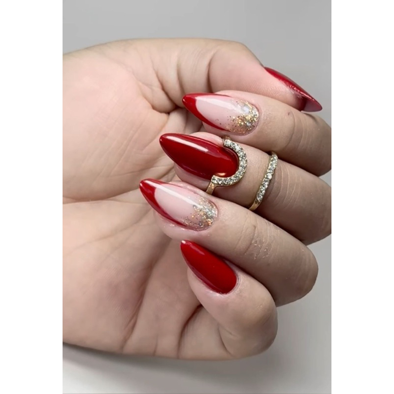 decoração de unhas vermelhas e verdes