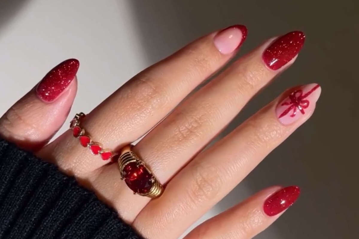 decoração de unhas vermelhas e verdes