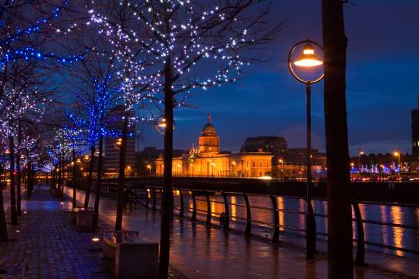 Trinity College Dublin: Capturando a Beleza da Antiga Biblioteca