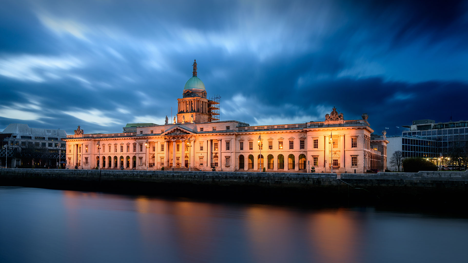 Trinity College Dublin: Capturando a Beleza da Antiga Biblioteca