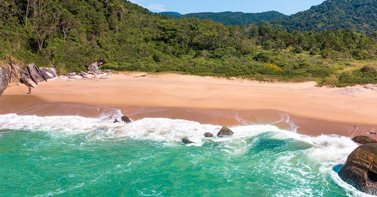Balneário Camboriú: Praias urbanas e refúgios naturais para todos os gostos