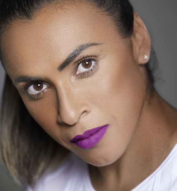 Maquiagem com Batom Roxo: Dicas de Combinação para Olhos e Pele