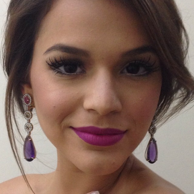 Batom Roxo Matte vs. Cintilante: Qual Acabamento Escolher?