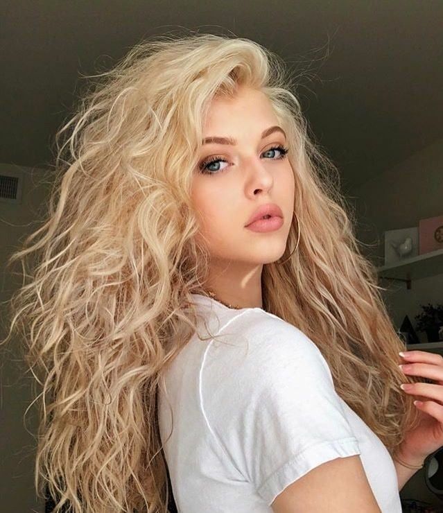 cabelo ondulado curto