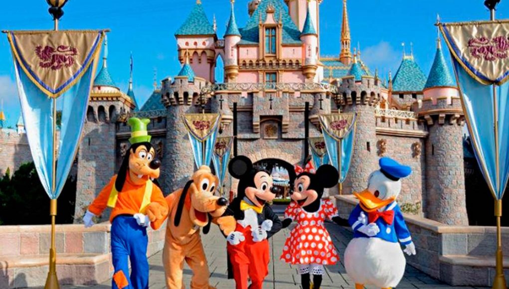 Comparativo: Castelo da Bela Adormecida da Califórnia vs. Orlando